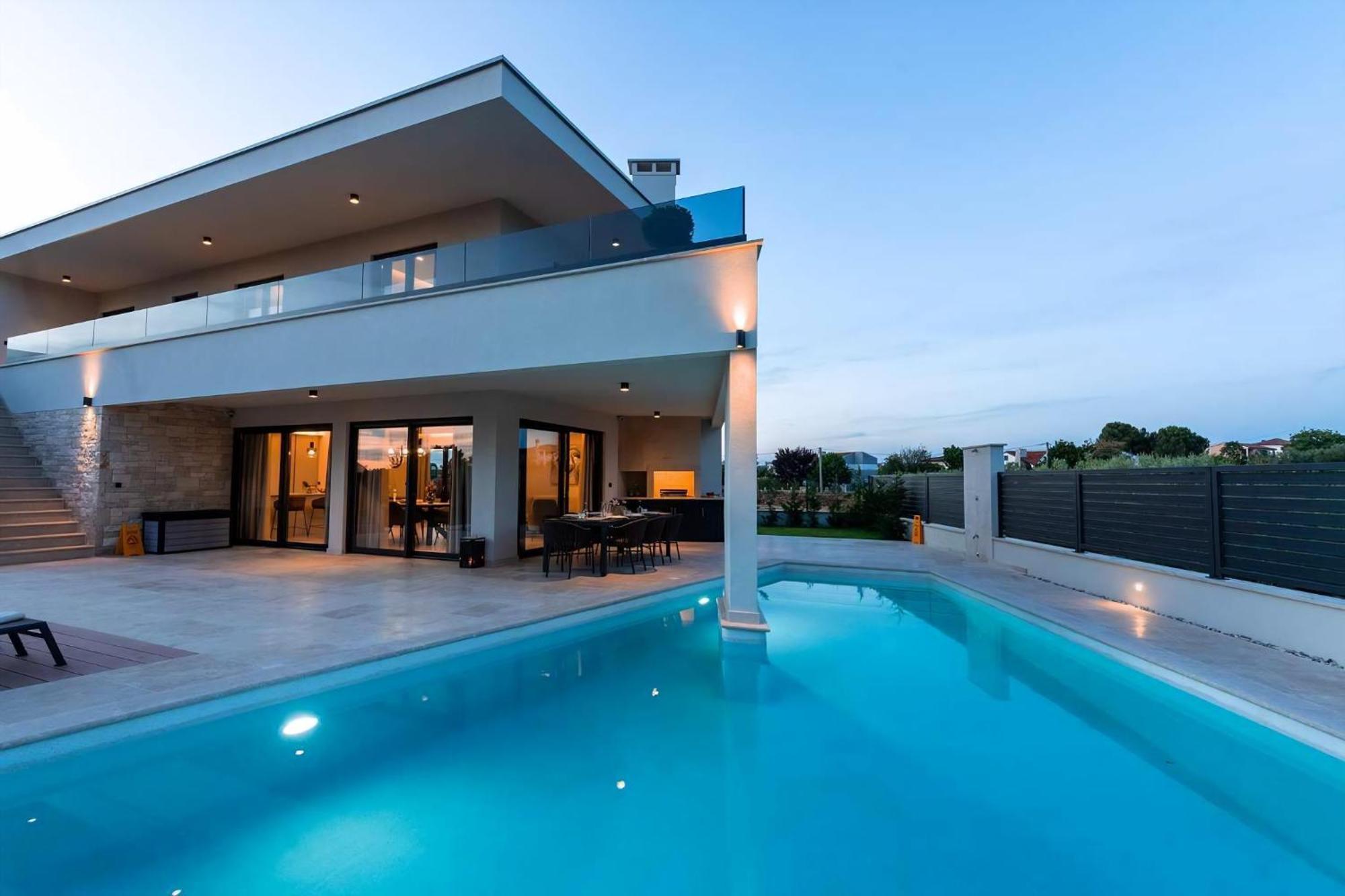 Luxurioese Villa Perla Mit Pool Und Jacuzzi Poreč Exterior foto