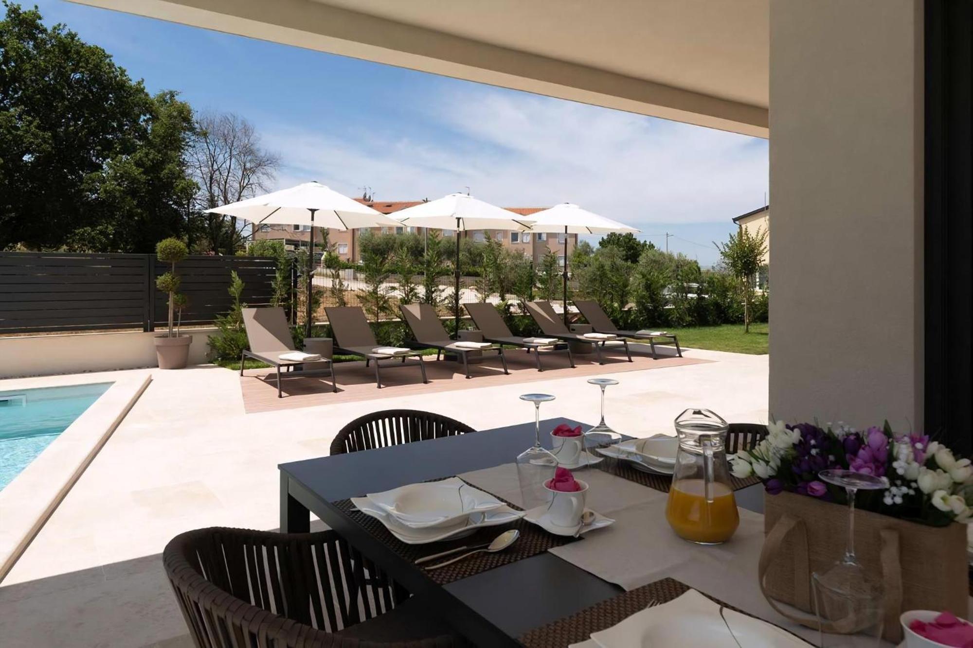 Luxurioese Villa Perla Mit Pool Und Jacuzzi Poreč Exterior foto