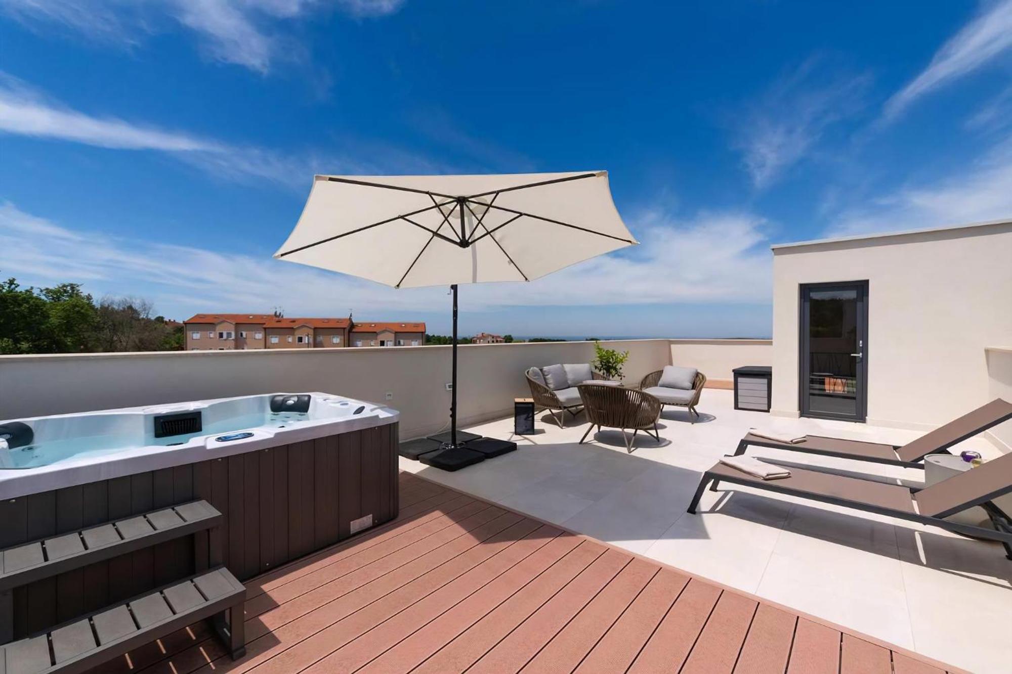 Luxurioese Villa Perla Mit Pool Und Jacuzzi Poreč Exterior foto