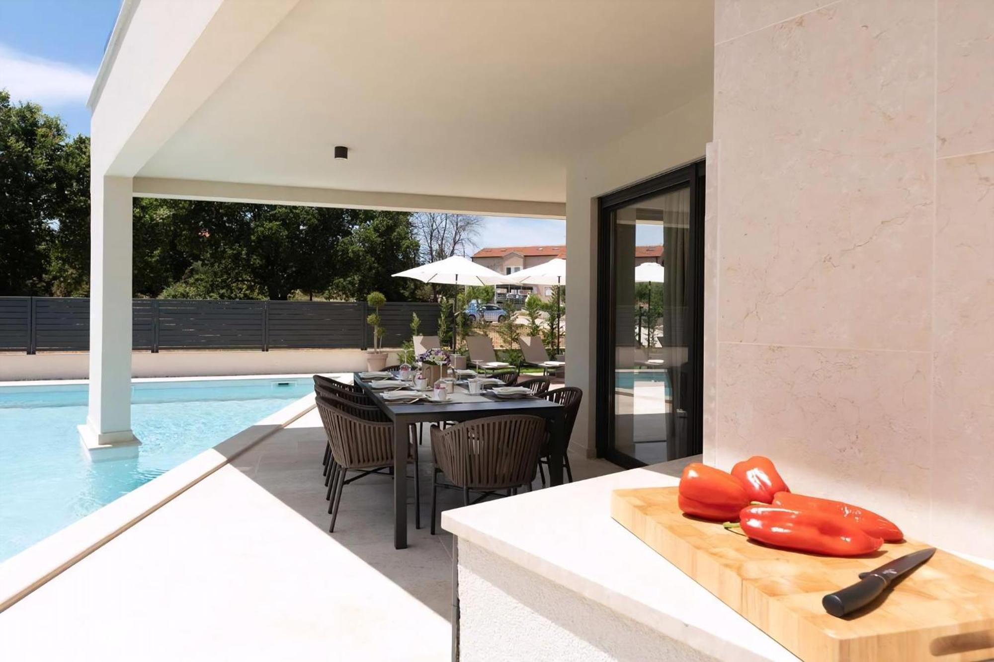 Luxurioese Villa Perla Mit Pool Und Jacuzzi Poreč Exterior foto