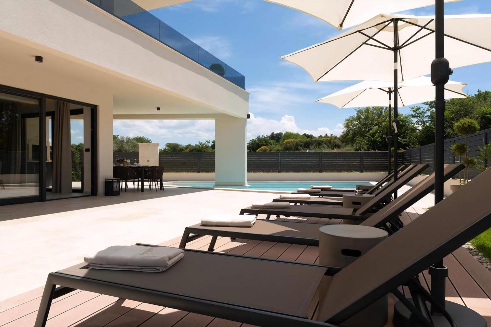 Luxurioese Villa Perla Mit Pool Und Jacuzzi Poreč Exterior foto